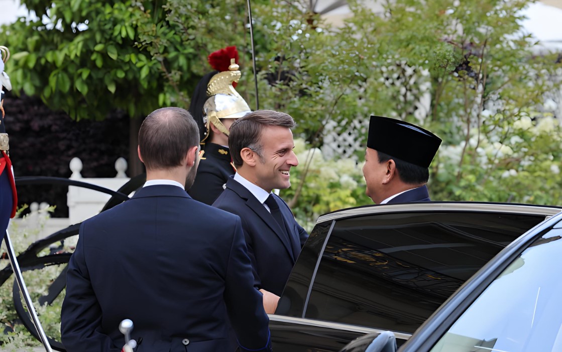 Menhan Prabowo Disambut Hangat oleh Presiden Prancis Emmanuel Macron