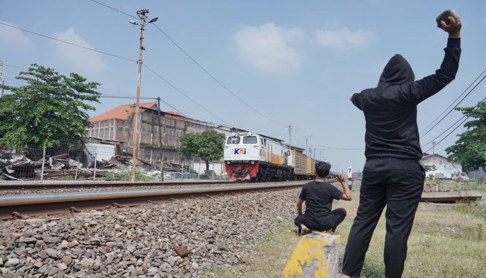 KAI Ingatkan Kembali Akan Tindak Tegas Pelaku Pelemparan Batu ke Kereta Api