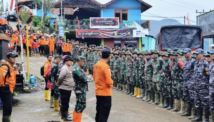 Tim SAR Gabungan Hari Ketiga Kembali Lanjutkan Pencarian Korban Longsor Di Kabupaten Pekalongan