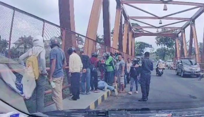 Anggota Polisi Polrestabes Semarang Gagalkan Percobaan Bunuh Diri Di Jembatan Tol Jangli