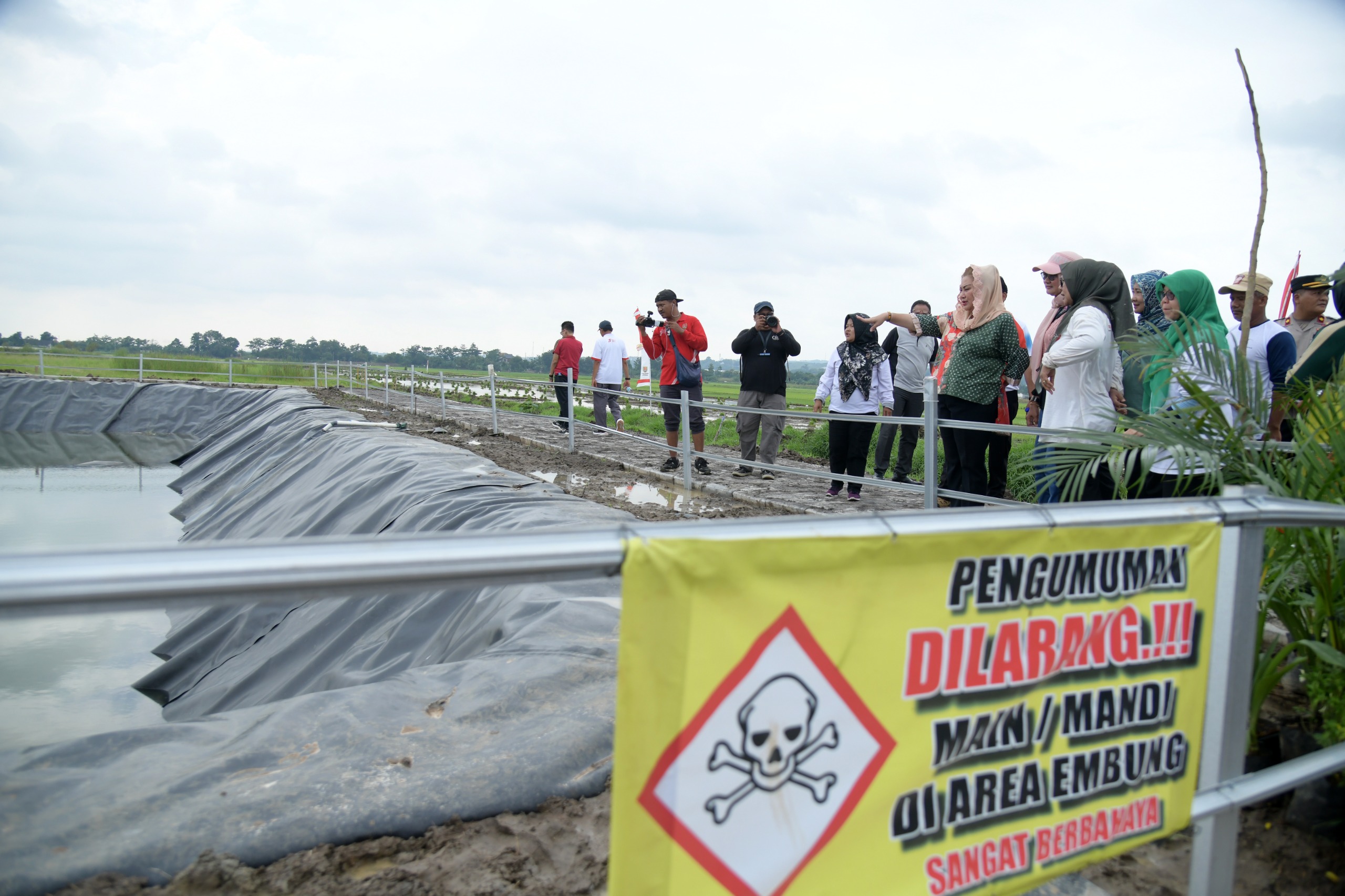 Resmikan Embung Geomembran, Mbak Ita Ingin Kecamatan Tugu Jadi Percontohan Biosalin