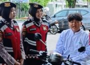 Polwan Cantik Berikan Teguran Kepada Pengendara Motor Yang Tidak Mengenakan Helm Dengan Santun dan Humanis