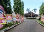 Jelang Pelantikan, Puluhan Karangan Bunga Ucapan Selamat Menghiasi Kantor Bupati Demak