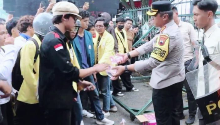 Demo Mahasiswa di Kantor Gubernur dan Balaikota Semarang Berjalan Aman dan Tertib