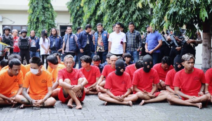 ‎Berantas Penyakit Masyarakat Jelang Ramadan, Polrestabes Semarang Paparkan Hasil Ratusan Botol Miras dan Narkoba