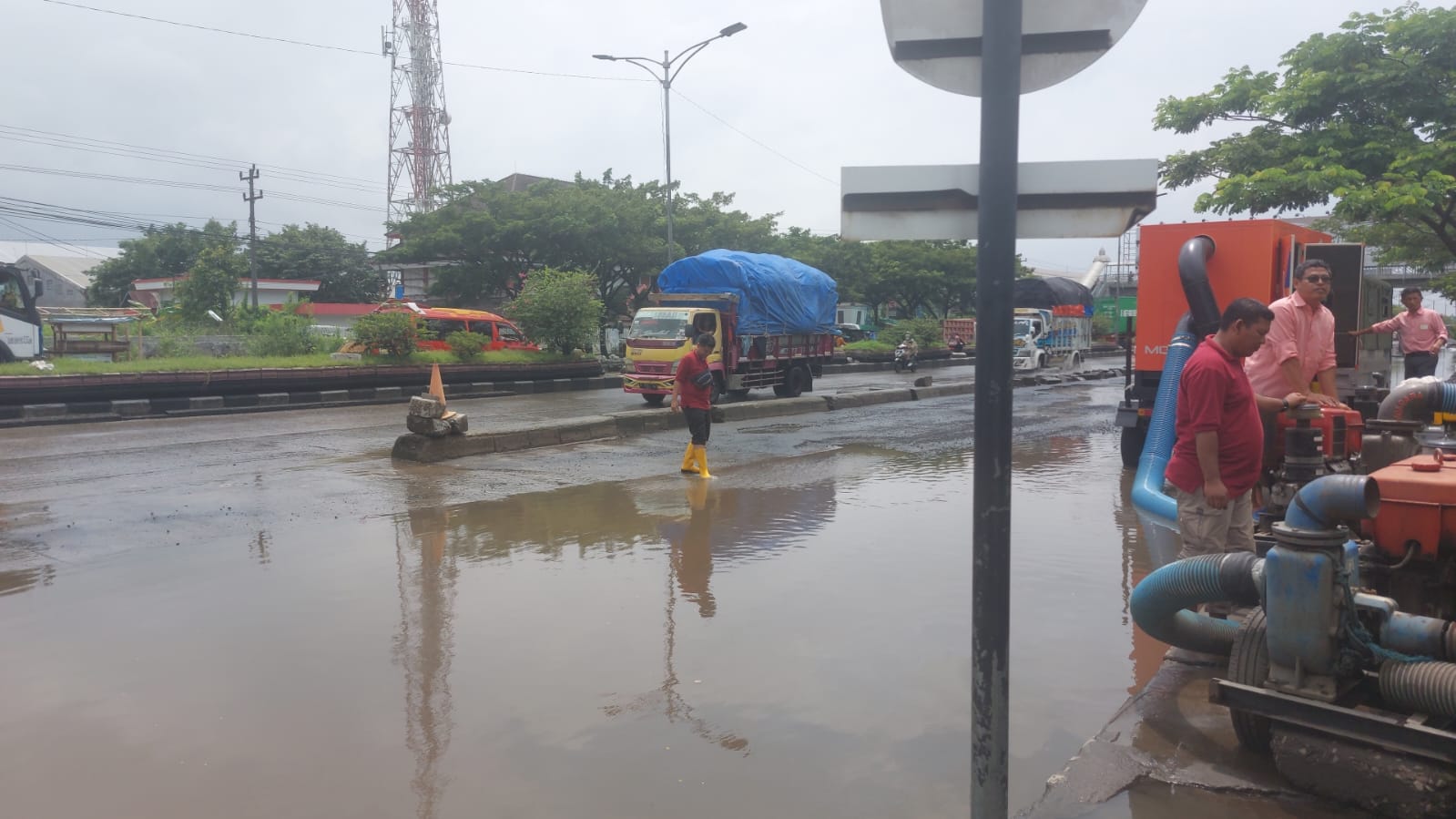Semua Pompa On, Genangan di Kaligawe Berangsur Surut