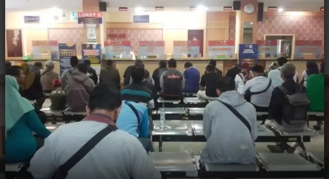Sambut Program Gubernur, Hari Pertama Pemutihan Pajak Samsat Semarang II Diserbu Masyarakat