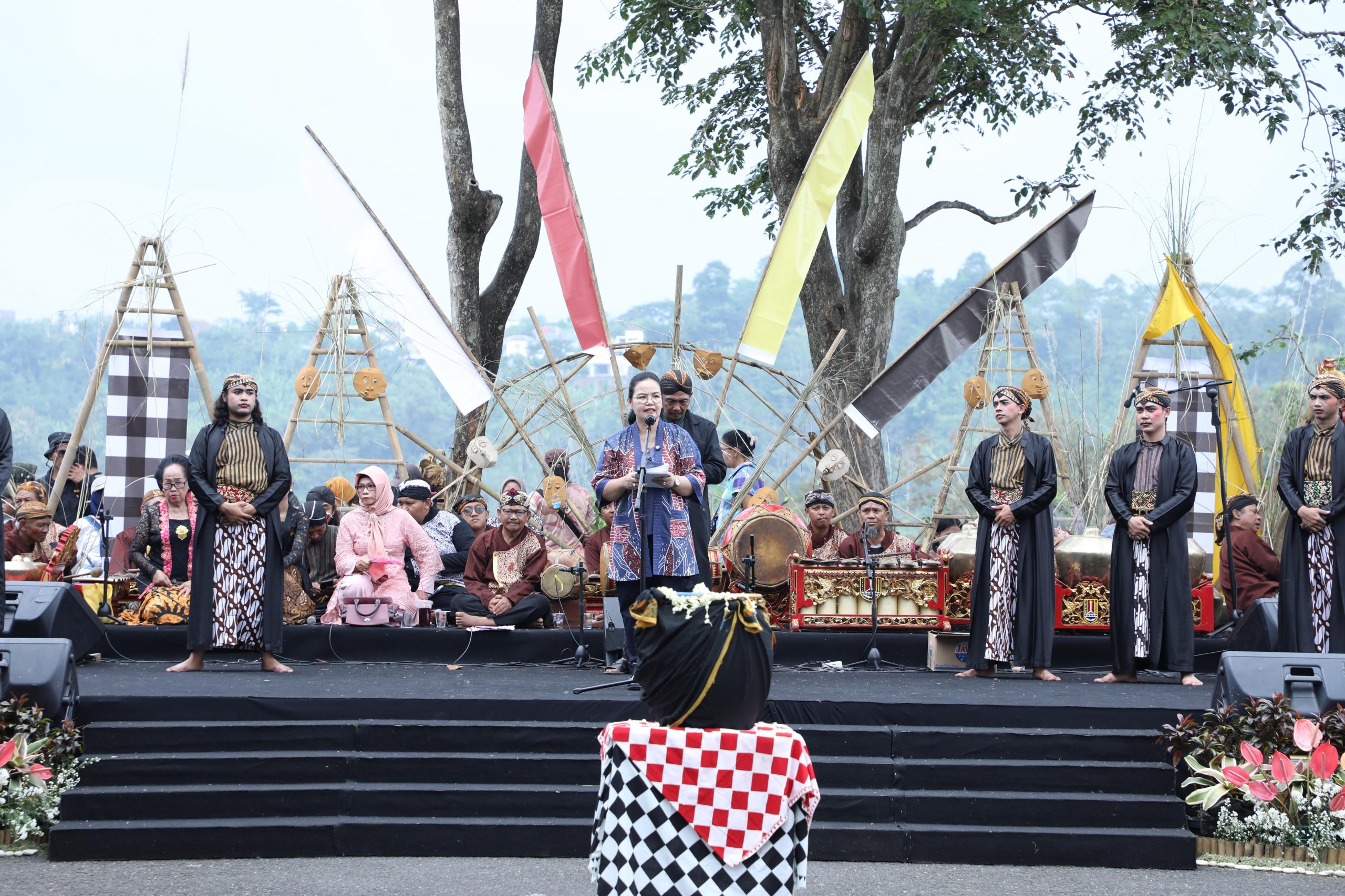 Hadiri Sesaji Rewanda, Agustina Wali Kota Semarang Galakkan Program Menanam Pohon