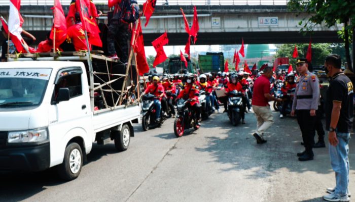Jamin Keselamatan, Polisi Kawal Keberangkatan Peserta Aksi Mayday Dari Jepara Menuju Semarang