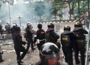 Situasi Mayday di Depan Kantor Gubernur Jawa Tengah Sempat Ricuh, Polisi Gerak Cepat Lindungi Para Buruh