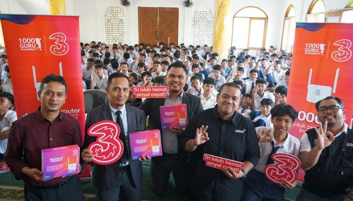 Perluas Akses Digital, Tri Bersama 1.000 Guru Salurkan Akses Internet ke 400 Sekolah Terpencil