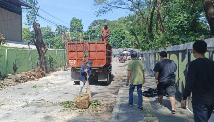Dukung Semarang Bersih dan Asri, Asosiasi Driver Online Gelar Resik-Resik di Kawasan Kusumawardani
