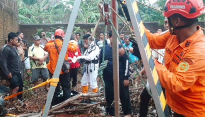Basarnas dan Tim SAR Gabungan Berhasil Evakuasi Korban Meninggal Yang Jatuh ke Dalam Sumur di Jepara