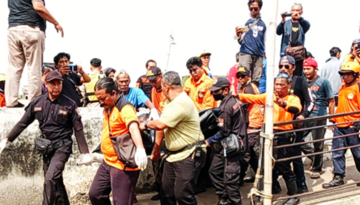 Dihantam Ombak Besar di Dam Merah Saat Memancing, Satu Korban Hilang Asal Tembalang Akhirnya Ditemukan Oleh Tim SAR Gabungan Dalam Keadaan Meninggal Dunia