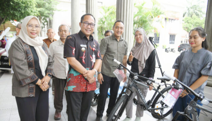 Serahkan Hadiah, Wakil Wali Kota Semarang Ungkap Semargres 2025 Berdampak Baik Pada Pertumbuhan Ekonomi