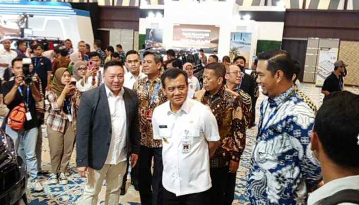 Gubernur Jawa Tengah Remis Membuka Pameran Otomotif Nasional GIIAS Semarang 2025 di Muladi Dome Undip
