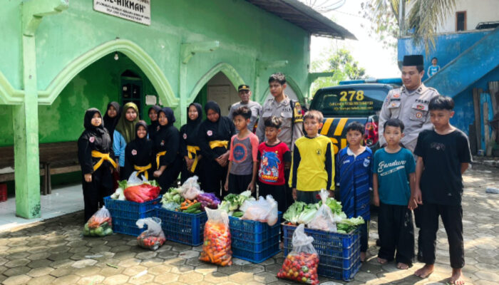 Dari Pasar Karanganyar ke Pesantren, Cara Polisi Kebumen Menyemai Solidaritas