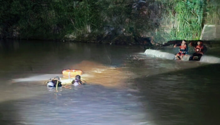 Mandi Dengan Cara Terjun Dari Atas Jembatan, Dua Remaja Hilang di Sungai Gung Tegal