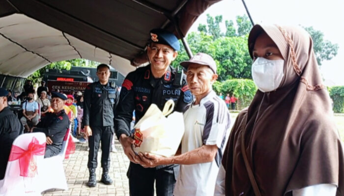 HUT Brimob Polri Ke-80, 500 Warga Kelurahan Srondol Wetan Semarang Ramaikan Pasar Sembako Murah dan Pemeriksaan Kesehatan Gratis