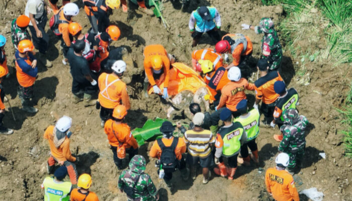 Dua Korban Hilang Akibat Tanah Longsor di Banjarnegara Berhasil Ditemukan Lagi Oleh Tim SAR Gabungan Dalam Keadaan Meninggal Dunia