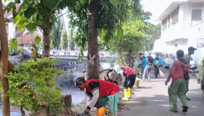 Pemerintah Kota Melalui DPU Semarang Lakukan Resik-resik Kali Sebagai Upaya Antisipasi Musim Hujan