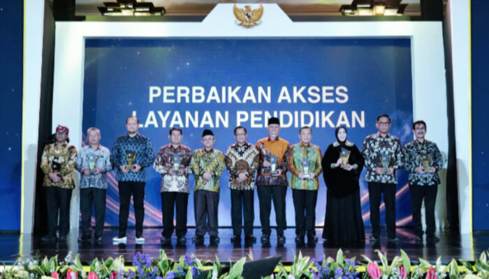 Kota Semarang Berhasil Meraih Apresiasi Kinerja Pemerintah Daerah Bidang Pendidikan dari Kemendagri