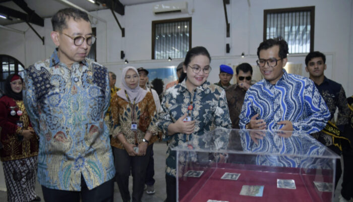 Menteri Kebudayaan RI dan Wali Kota Semarang Ajak Masyarakat Mengenal Sejarah Semarang dari Kartu Pos