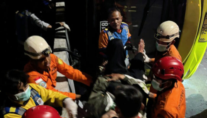 15 Orang Meninggal Dunia dan 19 Luka-Luka Akibat Kecelakaan Bus PO. Cahaya Trans yang Diduga Hilang Kendali Dengan Kecepatan Tinggi Oleng di Ruas Simpang Susun Exit Tol Krapyak Semarang