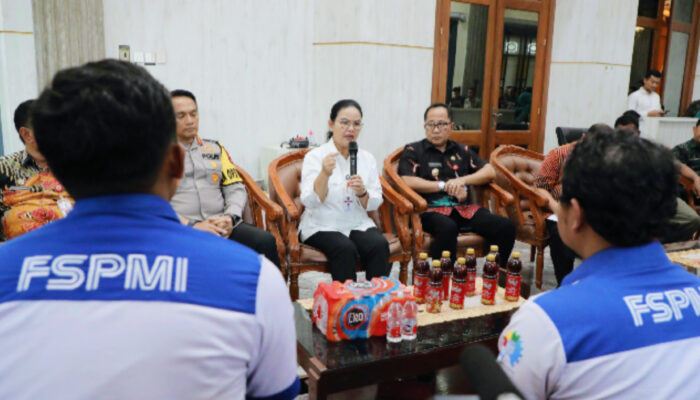 Terima Perwakilan Buruh, Agustina dan Iswar Siapkan Usulan UMK Minimal 3,7 Juta dan Pastikan Ada UMSK