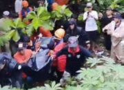 Berhasil Ditemukan Dalam Keadaan Meninggal, Bocah Usia 5 Tahun yang Hanyut di Anak Sungai Perak Kudus Diserahkan Kepada Keluarganya