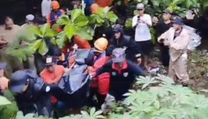 Berhasil Ditemukan Dalam Keadaan Meninggal, Bocah Usia 5 Tahun yang Hanyut di Anak Sungai Perak Kudus Diserahkan Kepada Keluarganya