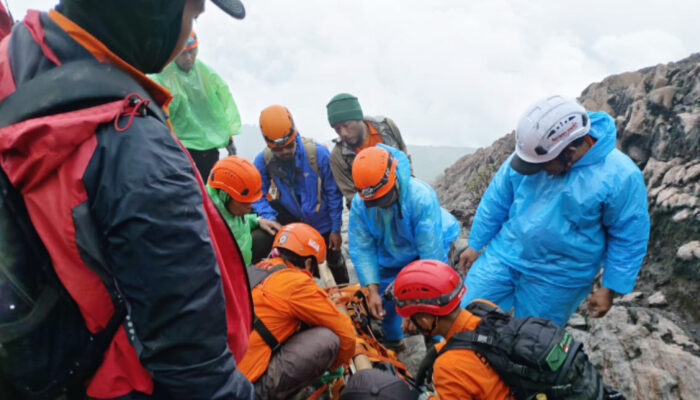 Syafiq Ridhan, Seorang Pendaki yang Hilang di Gunung Slamet Akhirnya Ditemukan Oleh Tim SAR Gabungan