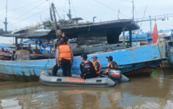 Diduga Perahu Diterjang Ombak, Dua Orang Nelayan Tenggelam di Perairan Banyutowo Pati dan Belum Ditemukan
