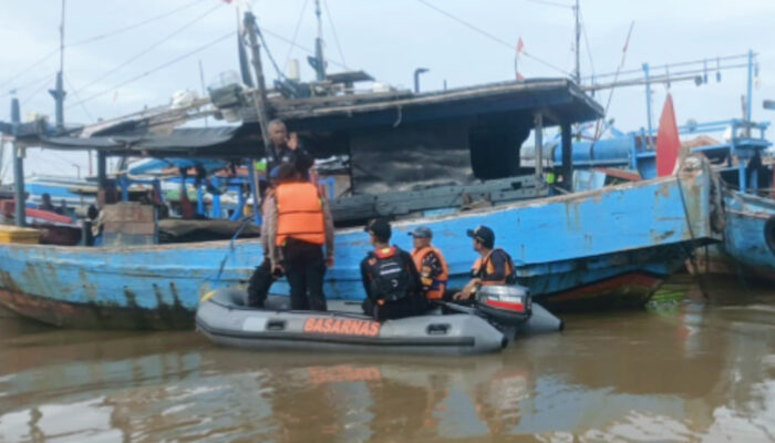 Diduga Perahu Diterjang Ombak, Dua Orang Nelayan Tenggelam di Perairan Banyutowo Pati dan Belum Ditemukan