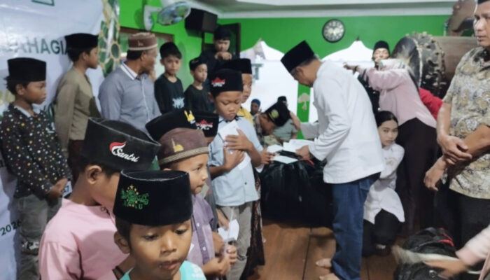 USM Hadir untuk Masyarakat, Rektor Supari Beri Bantuan Pendidikan bagi Anak Yatim