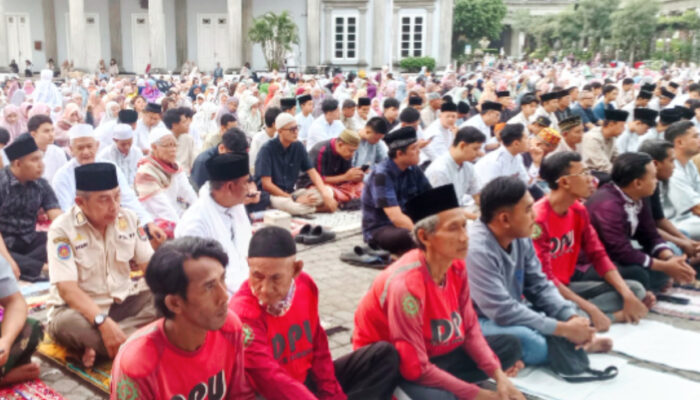 Antusiasme Tinggi, Ribuan Warga Ramaikan Salat Idul Fitri 1447 H di Halaman Balai Kota Semarang