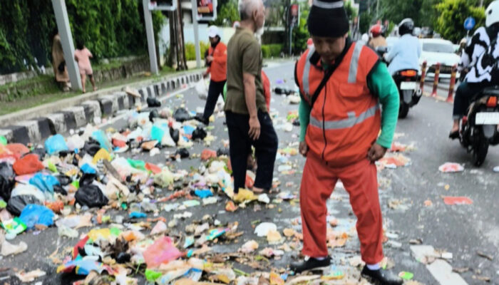 Viral di Medsos, DLH Semarang Tangani Cepat Tumpahan Sampah di Sultan Agung