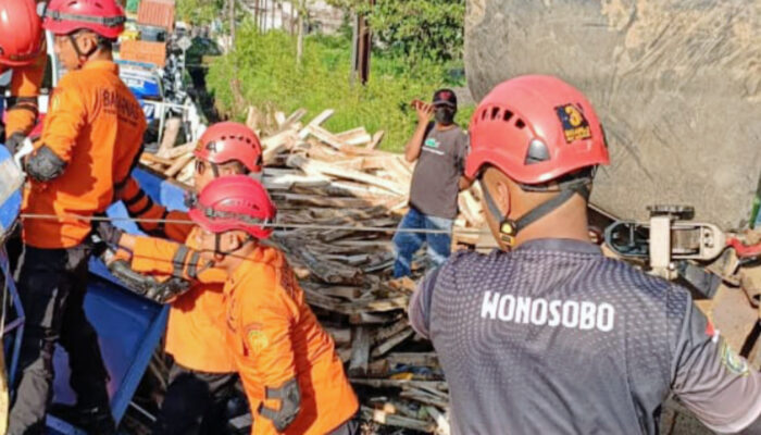 Dua Meninggal, Tiga Luka-Luka Akibat Truk Oleng di Wonosobo