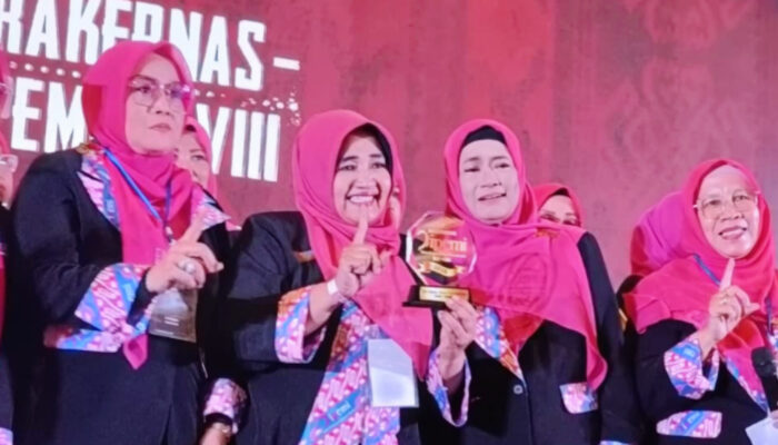 IPEMI Jateng Borong Penghargaan, Menteri Koperasi Tekankan Peran Strategis Muslimah Preneur