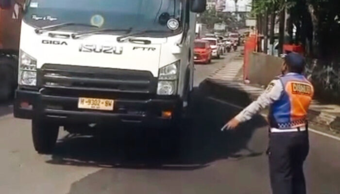 Penertiban Truk di Tanjakan Silayur Oleh Dishub Semarang Tuai Dukungan Warga