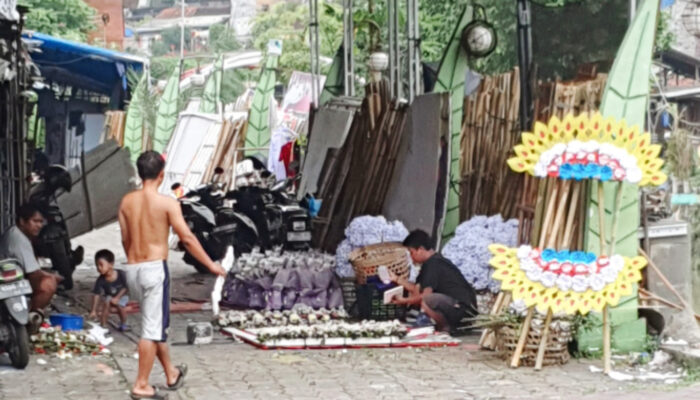 Kebijakan Baru Undip Tuai Polemik, UMKM Bunga Mengaku Terdampak