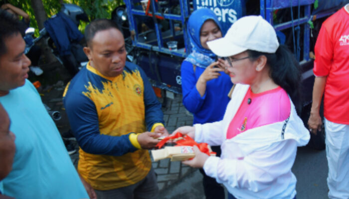 Simpang Lima Dipadati Warga, Wali Kota Semarang Tebar Kado di Mlaku Bareng Hari Jadi