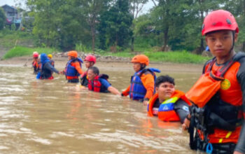 Korban Hanyut di Sungai Banjir Kanal Barat Belum Ditemukan, Pencarian Dilanjutkan Besok