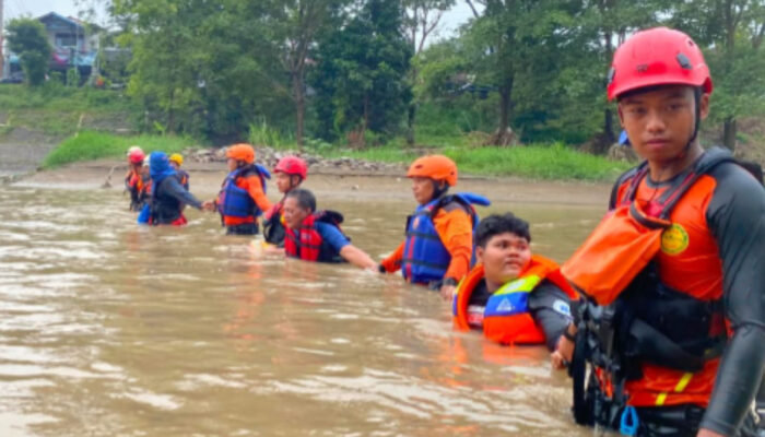 Korban Hanyut di Sungai Banjir Kanal Barat Belum Ditemukan, Pencarian Dilanjutkan Besok