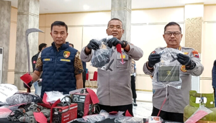 ‎Dua Residivis Begal Perempuan di Kendal Ditangkap, Polisi Amankan Sejumlah Barang Bukti Kejahatan