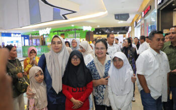 Tangis Haru Warnai Nobar Film “Jangan Buang Ibu”, Agustina Ajak Masyarakat Lebih Peduli Orang Tua
