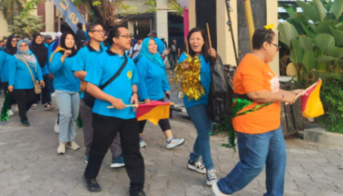 Ribuan Peserta Ikuti Jalan Sehat USM dan Diisi Senam Massal