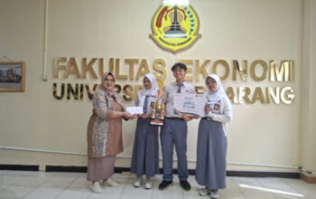 Tim SMA Negeri 10 Semarang Juara 1 Lomba Video Kreatif FE USM