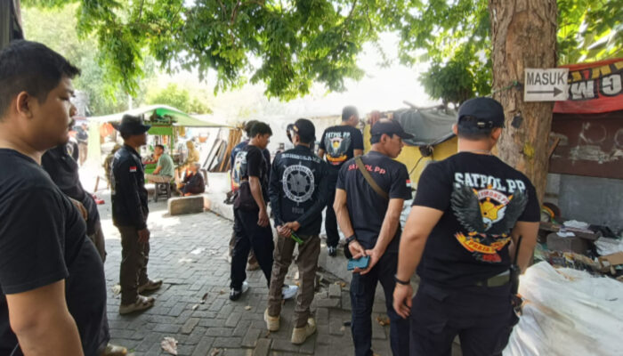 Tak Ada Ampun! Satpol PP Semarang Tertibkan Lapak Rosok yang Rusak Wajah Kota Lama