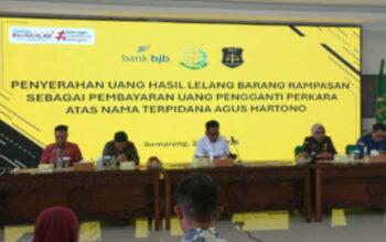 Pulihkan Kerugian Negara, Kejari Semarang Serahkan Rp4,98 Miliar Hasil Lelang Aset Korupsi